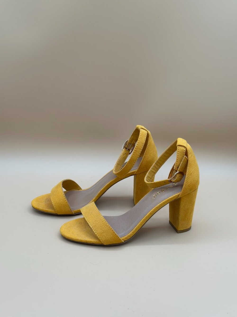 Bamboo Mustard Yellow Block Heel Sandals Ankle Strap Heels Women’s Size 5.5 - Picture 4 of 5